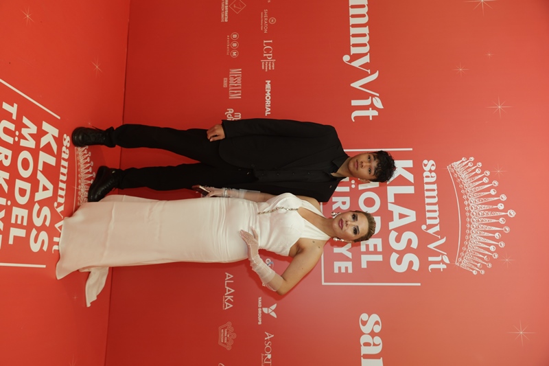 Sammyvit Klass Model Türkiye 2025 :  Ünlü �simler K�rm�z� Hal� ��kl���yla Oscar Gecesini Aratmad�